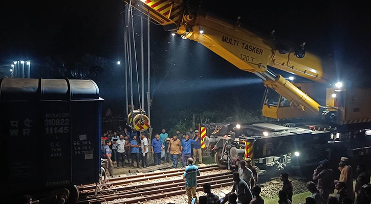 ৬ ঘণ্টা পর উত্তর-দক্ষিণের রেল যোগাযোগ স্বাভাবিক